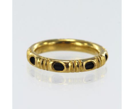 Yellow gold (tests above 20ct) antique British Raj era elephant hair ring, with internal elephant hair strands, band width 3m