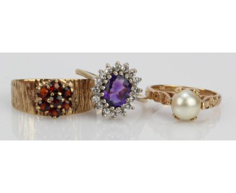 Three 9ct gold/tests 9ct rings, stones include garnet, amethyst, simulated pearl and CZ, ring sizes J, K, P/Q, total weight 9