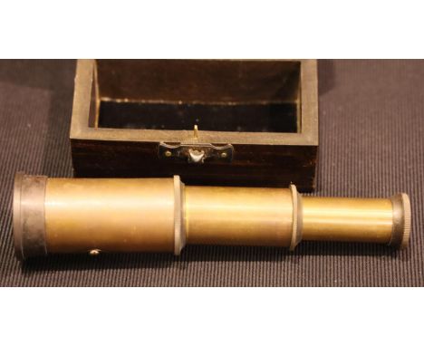 Boxed brass Victorian marine telescope, L: 10 cm. P&amp;P Group 2 (£18+VAT for the first lot and £3+VAT for subsequent lots) 
