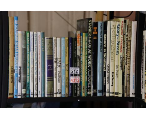 Shelf of mixed Ian Allen published railway books. P&amp;P Group 3 (£25+VAT for the first lot and £5+VAT for subsequent lots) 