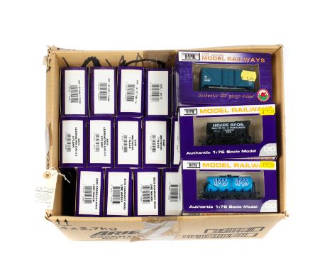 20x OO gauge railway freight wagons by Dapol. 3x 12-ton hopper wagons, 3x Lime wagons, 2x 8-plank wagons, 2x 7-plank wagons, 