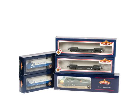 A quantity of OO gauge railway by Bachmann. A BR Class 42 Warship Class diesel loco, Onslaught D832, in green (32-051). Toget