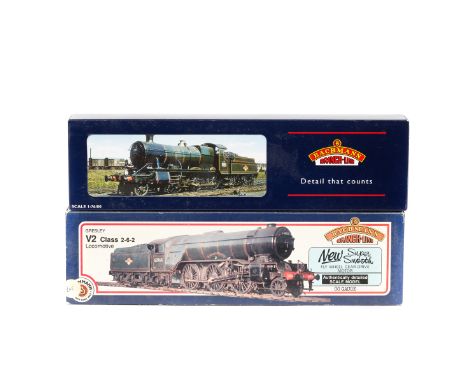 2 Bachmann BR tender locomotives. A V2 Class 2-6-2, Green Arrow 60800, in lined black livery (31-551). Together with a Class 