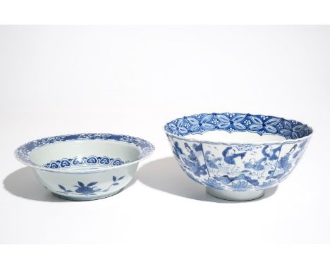 A Chinese blue and white bowl with figures, Kangxi, and a klapmuts crane bowl, probably Wanli H.: 10 cm - Dia.: 20,5 cm