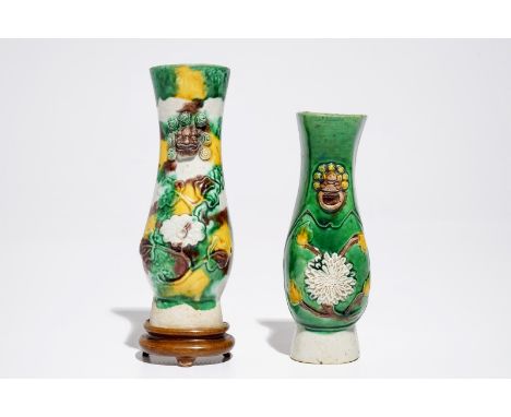 Two Chinese famille verte biscuit wall vases, Kangxi H.: 18 cm (largest vase incl. stand)