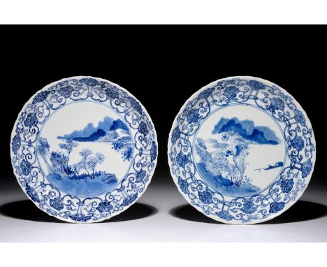 A pair of Chinese blue and white plates with fine landscapes, Kangxi Dia.: 20 cm