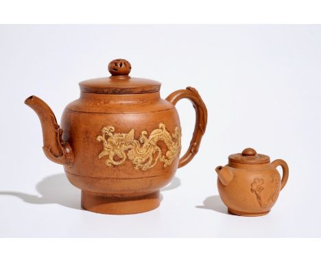 Two Chinese Yixing teapots with relief design, Kangxi and later H.: 12,5 cm - L.: 16 cm - Dia.: 10 cm (the large teapot)