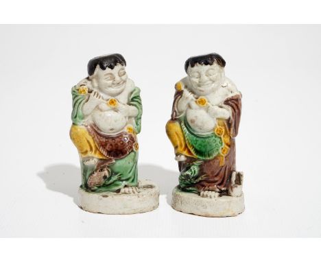A pair of Chinese verte biscuit models of Liu Hai with the toad, Kangxi H.: 7 cm - L.: 3,5 cm - W.: 2,5 cm