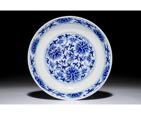 A small Chinese blue and white lotus scroll dish, Guangxu mark and of the period Dia.: 14 cm