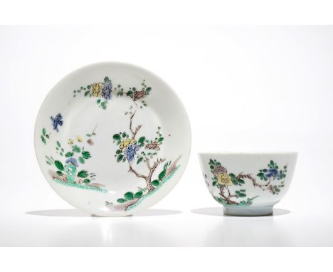 A Chinese famille verte cup and saucer with yin-yang mark, Kangxi H.: 4,5 cm - Dia.: 8 cm (cup)Dia.: 12 cm (saucer)
