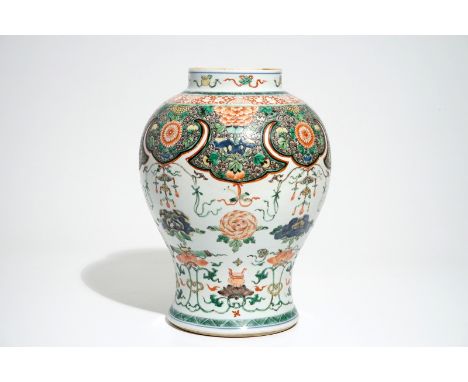 A Chinese famille verte baluster vase, Kangxi H.: 34,5 cm