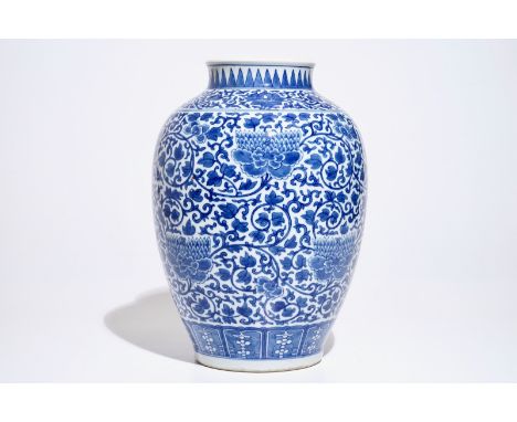 A Chinese blue and white peony scroll vase, 19th C. H.: 38,5 cm