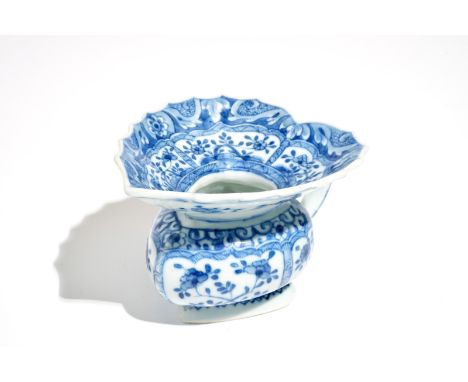 A Chinese blue and white heart-shaped spittoon, Kangxi Dim.: 14 x 11 x 8 cm