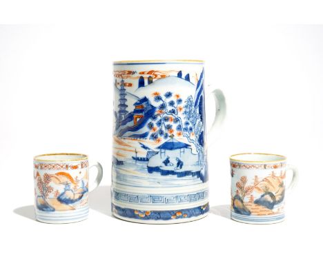 A large Chinese Imari style mug and a smaller pair, Kangxi H.: 17,5 cm - Dia.: 14,5 cm (the tall mug)