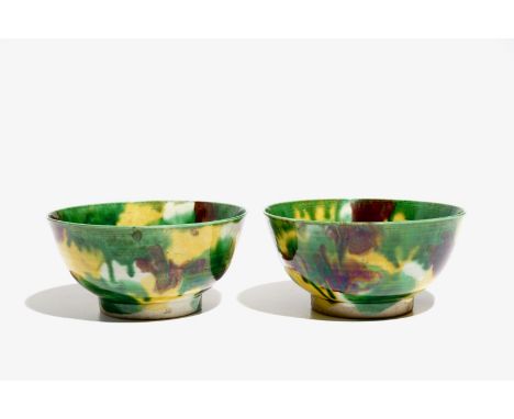 A pair of Chinese spinach and egg bowls, ex-coll. August the Strong, Kangxi H.: 5,5 cm - Dia.: 11 cm  Provenance: With an inv