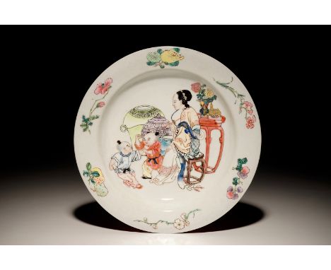 A Chinese famille rose ruby back eggshell plate with a lady and playing boys, Yongzheng Dia.: 20,5 cm