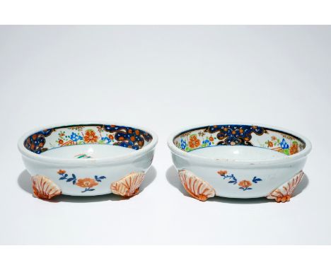 A pair of Chinese famille verte bowls on feet, Kangxi H.: 9 cm - Dia.: 24 cm