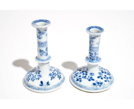 Two small Chinese blue and white candlesticks, Kangxi H.: 9,5 cm (the tallest)