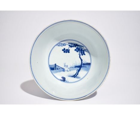 A Chinese blue and white rabbit bowl, Chenghua mark, Kangxi/Yongzheng H.: 9 cm - Dia.: 19 cm
