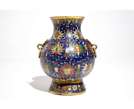 A Chinese cloisonné lotus scroll hu vase, Jingtai mark, 19/20th C. H.: 19 cm