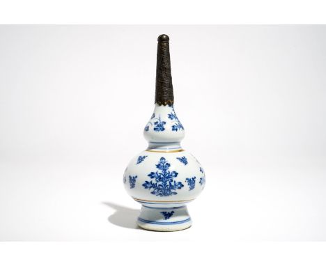 A Chinese blue and white silver-mounted water sprinkler for the Islamic market, Kangxi H.: 20 cm