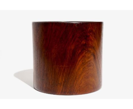 A large Chinese hardwood bitong brushpot or scroll holder, 19/20th C. H.: 20 cm - Dia.: 22,5 cm