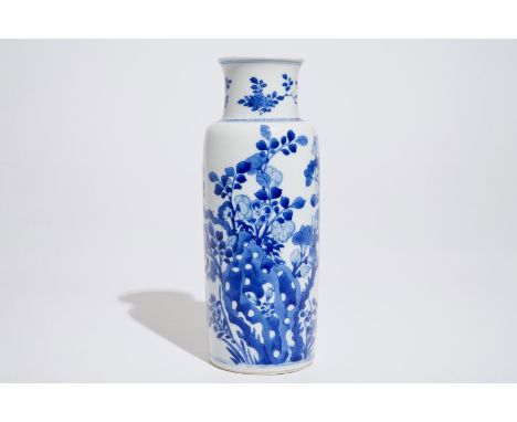 A Chinese blue and white rouleau vase with floral design, Kangxi H.: 28 cm