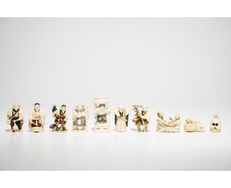 Eighteen Chinese and Japanese ivory netsuke, 19/20th C. H.: 6,5 cm (the largest netsuke)