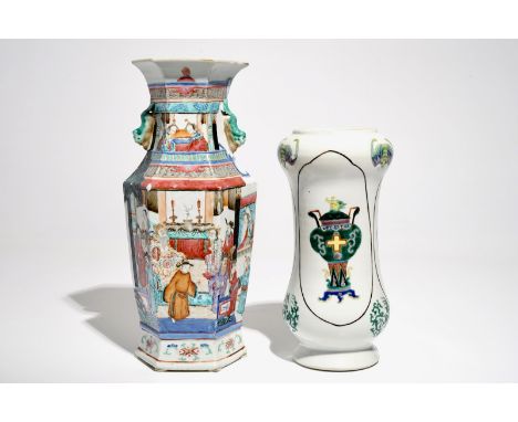 A Chinese hexagonal famille rose vase and an albarello-shaped famille verte vase, 19th C. H.: 33,5 cm