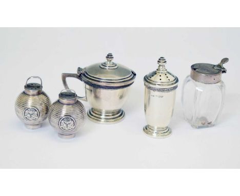George V three piece cruet set, comprising open salt, mustard pot and pepperette, all with blue glass liners, Birmingham, 193