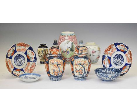 Assorted Chinese and Japanese ceramics, to include a 20th century Chinese ginger jar and barrel shaped pot (both lacking cove
