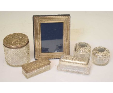 Elizabeth II silver mounted easel photo frame, sponsor's mark of Carr's of Sheffield Ltd, Sheffield 1994, 13cm high (aperture
