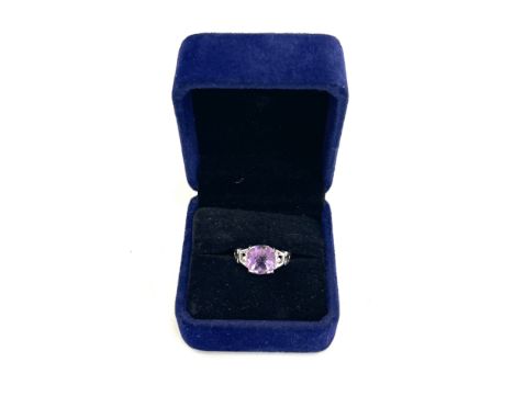 9ct white gold amethyst &amp; diamond ring 4.2g 