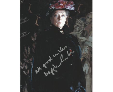  Maggie Smith signed 10 x 8 colour Photoshoot Portrait Photo, from in person collection autographed at Theatre London 2007. G