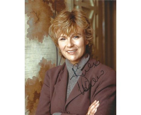  Julie Walters signed 10 x 8 colour Photoshoot Portrait Photo, from in person collection autographed at ITV Studios London 20
