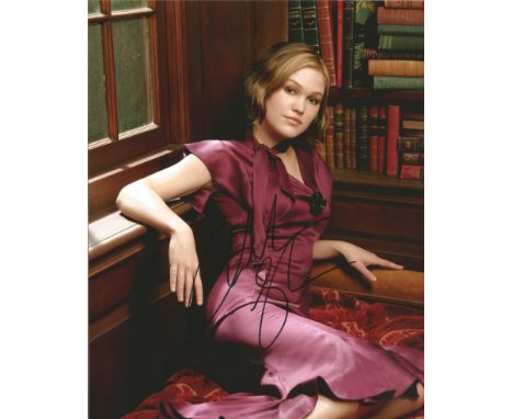  Julie Stiles signed 10 x 8 colour Photoshoot Portrait Photo, from in person collection autographed at Jason Bourne London Pr