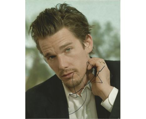  Ethan Hawke signed 10 x 8 colour Photoshoot Portrait Photo, from in person collection autographed at Theatre London 2009. Go