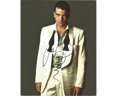  Antonio Banderas signed 10 x 8 colour Photoshoot Portrait Photo, from in person collection autographed at Puss In Boots Lond