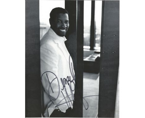  Denzel Washington signed 10 x 8 b/w Photoshoot Portrait Photo, from in person collection autographed at ITV Studios London 2