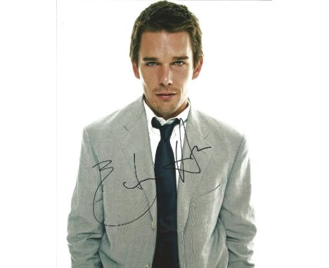  Ethan Hawke signed 10 x 8 colour Photoshoot Portrait Photo, from in person collection autographed at Theatre London 2009. Go