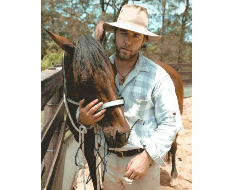  Russell Crowe signed 10 x 8 colour Photoshoot Portrait Photo, from in person collection autographed at London Premiere 2016.