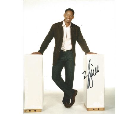  Will Smith signed 10 x 8 colour Photoshoot Portrait Photo, from in person collection autographed at London Premiere 2009. Go