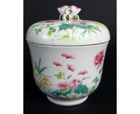 Chinese Republic Period Famille Rose Porcelain Covered Jar with Peach Finial. Four Character Mark to Base. Good Condition. Me