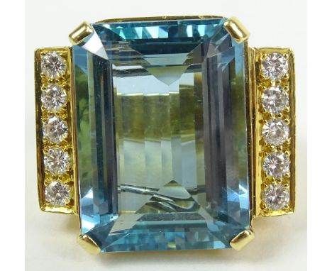 Stunning Gem Quality approx. 50 Carat Emerald Cut Aquamarine, 2.0 Carat Round Cut Diamond and 18 Karat Yellow Gold Ring. Sign