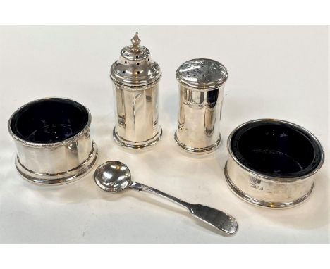 A pair of circular salts with ble glass liners; 2 pepper pots, 5oz; a silver plated salt spoon 