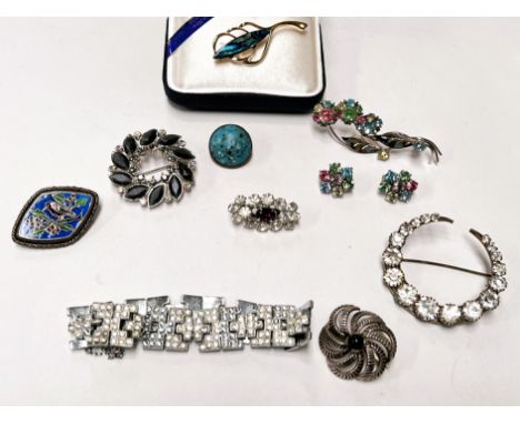 An RAF pin badge with wings; an enamel Robin brooch diamante and other brooches etc. 