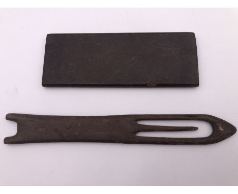 [Treen] Antique sailors' fishing net tools / shuttles