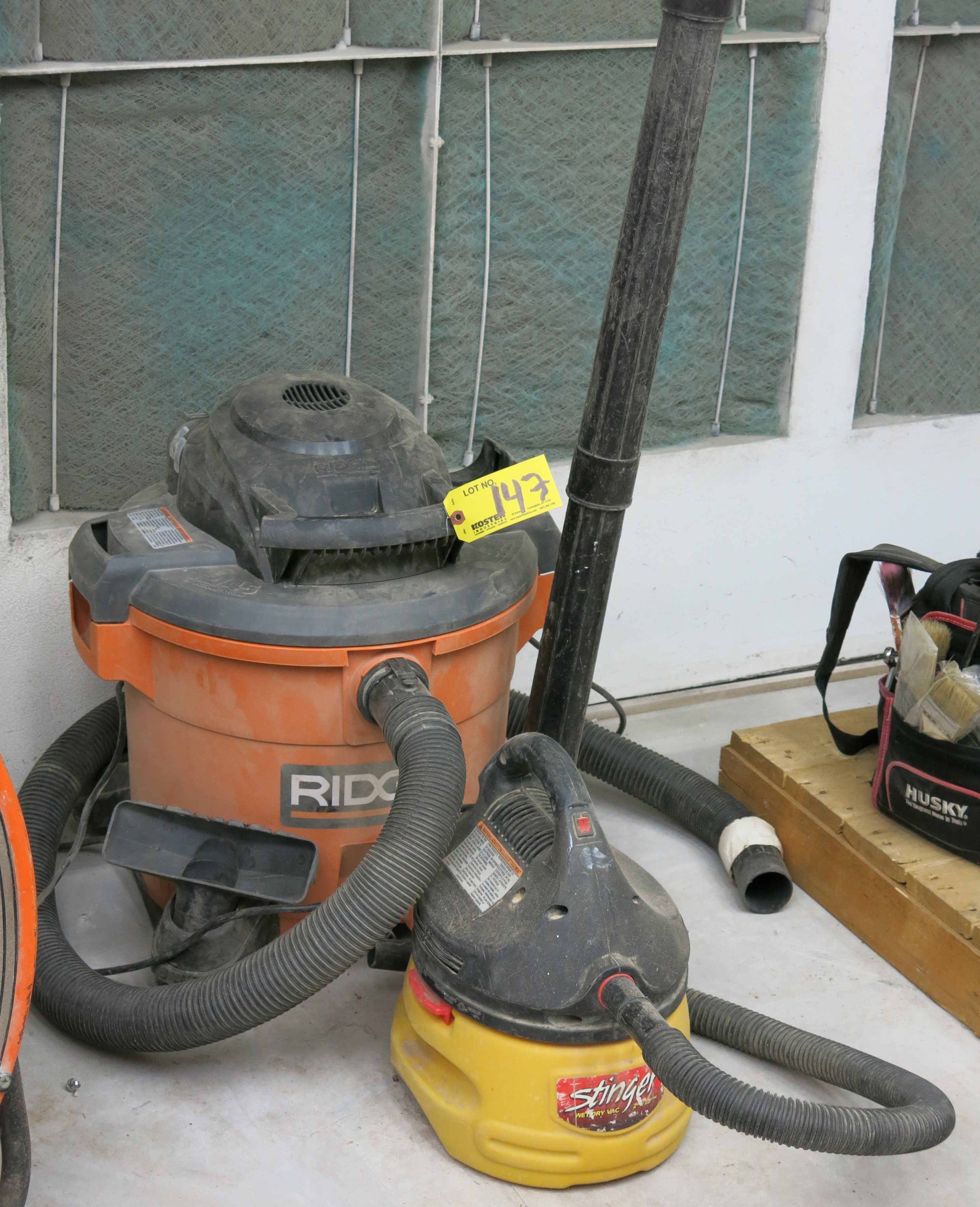 (1) RIDGID 5 HP SHOP VAC, (1) STINGER WET/DRY VAC