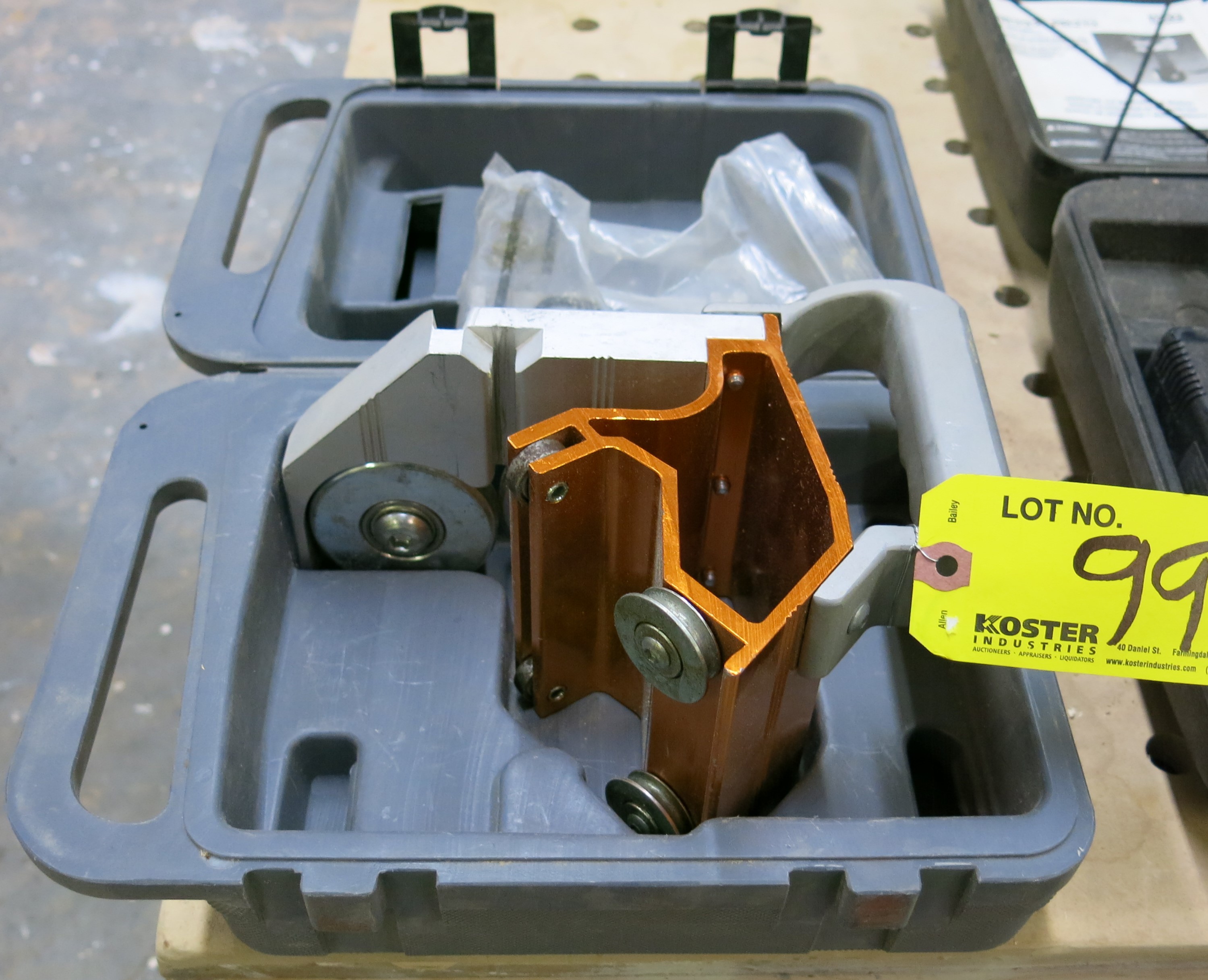 (1) TAPCO PRO CUTOFF FIXTURE MDL. 10379 WITH CASE