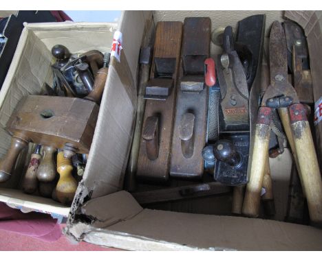 Tools - Record No 4½ and Bailey Metal Planes, Beech rounding plane with Sorby blade, coach makers rebate plane, large screwdr